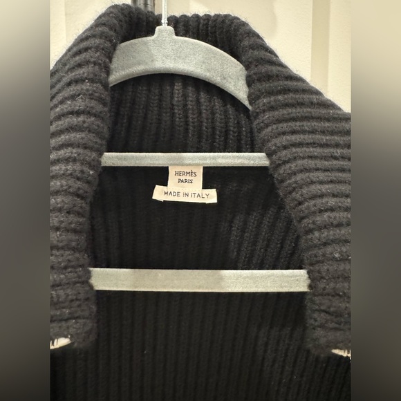 Hermes Size 36 Black Wool Cardigan. 🖤 - Picture 6 of 11